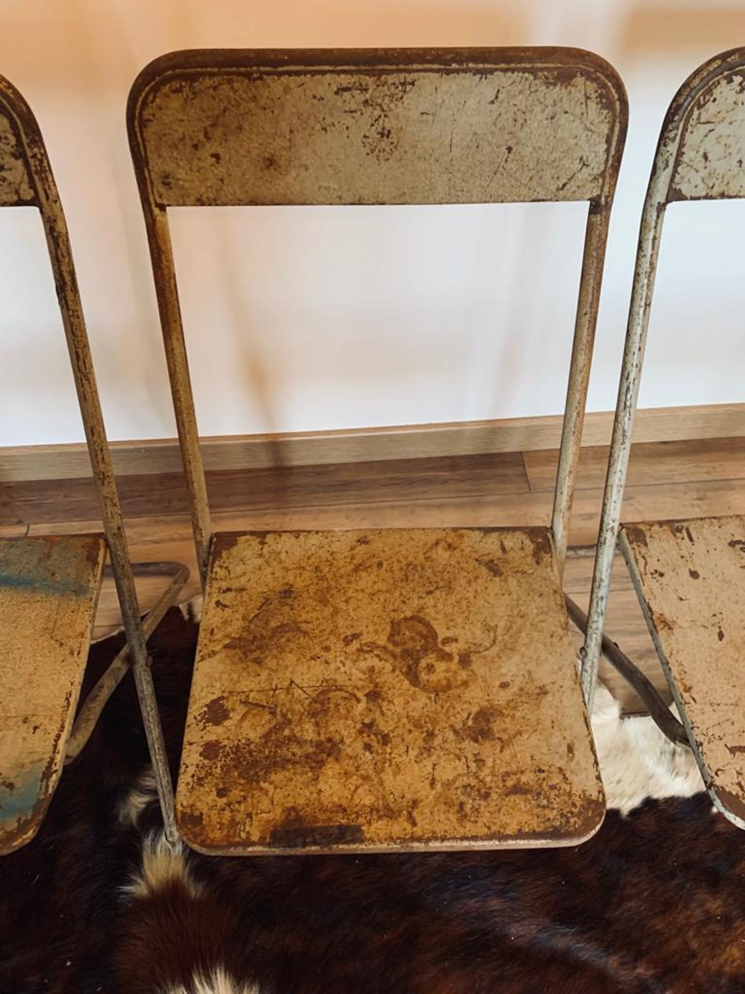 Set of 5 folding metal chairs