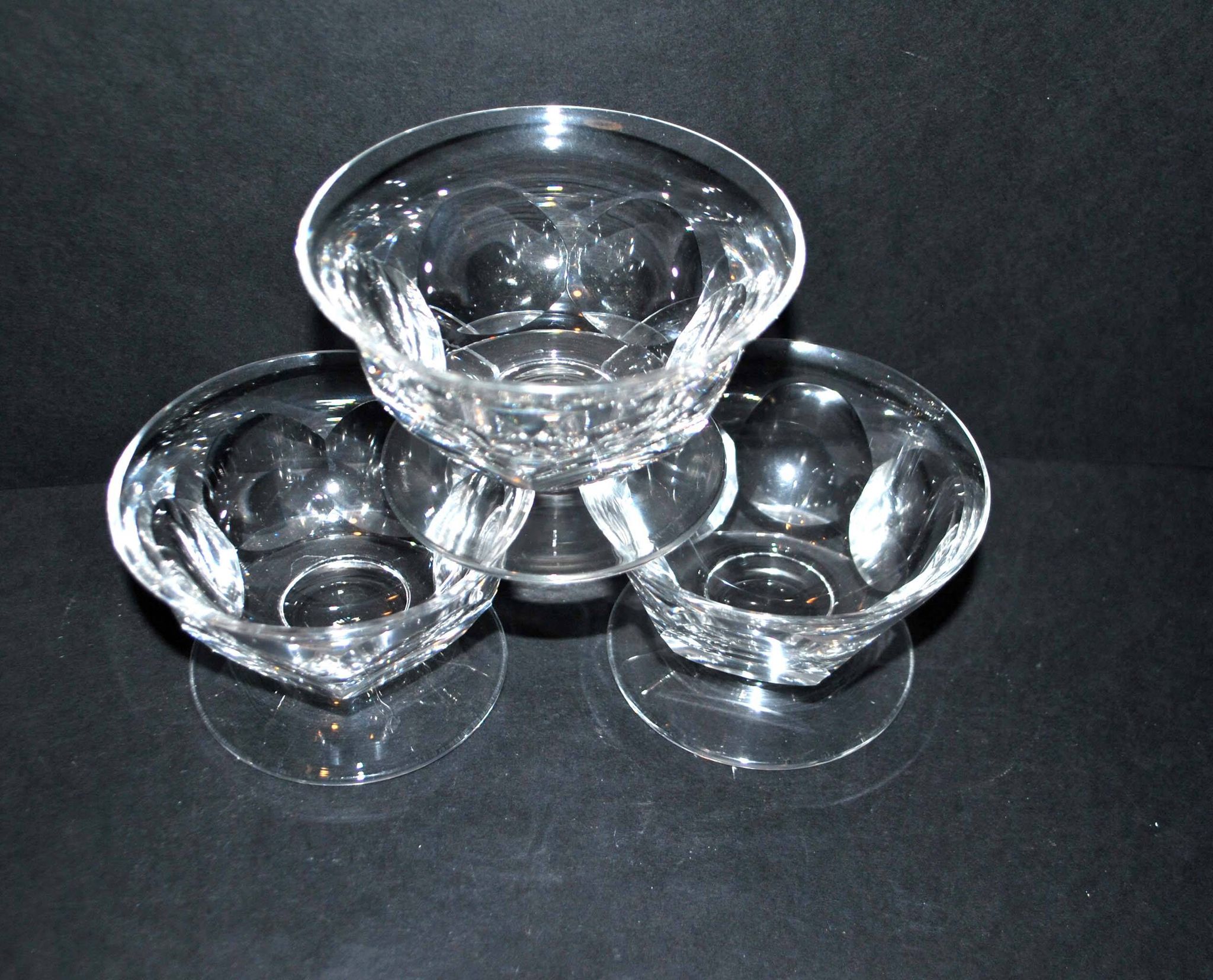 Set of 3 old champagne glasses in cut crystal with flat ribs Saint Louis? Béarn Talleyrand