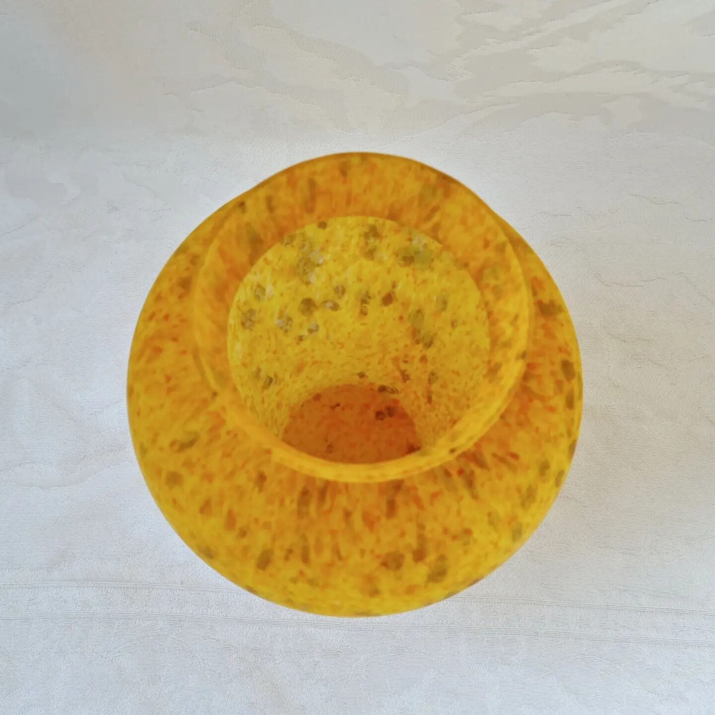 Vase jaune