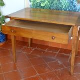 Bureau en merisier XIXème siècle avec un tiroir en ceinture