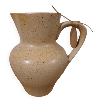 Sandstone pitcher