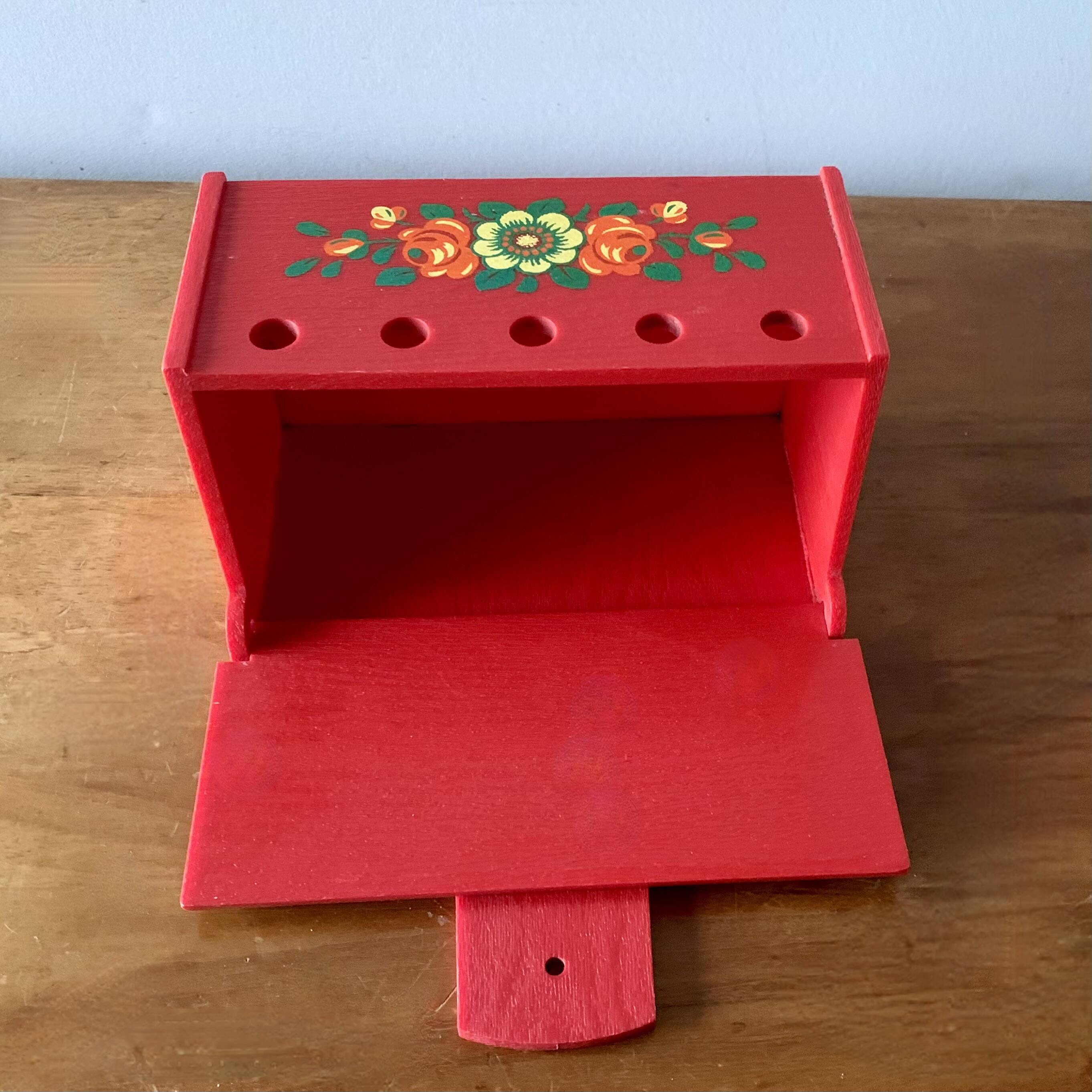 Red plastic onion or spice box with wood effect and floral decoration - EMSA - 1970