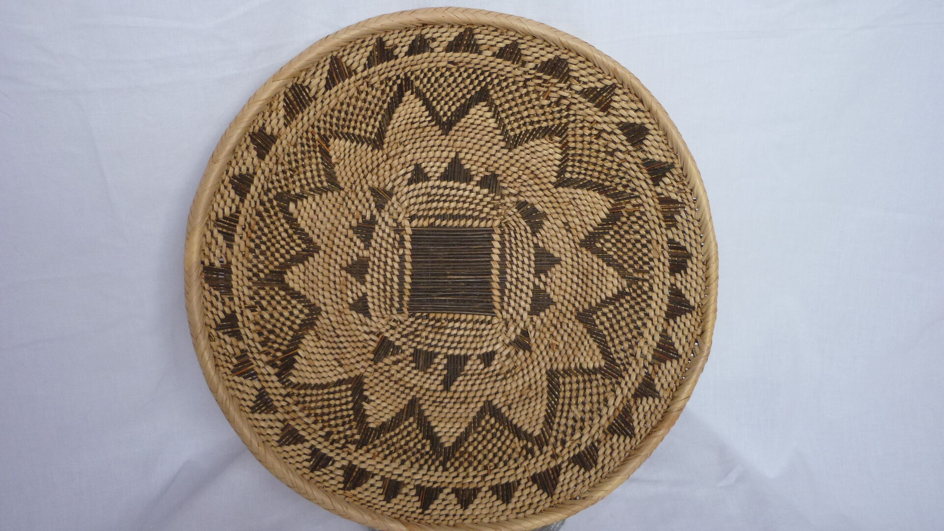 Corbeille tressée africaine
