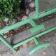Coat rack green metal and its former mirror