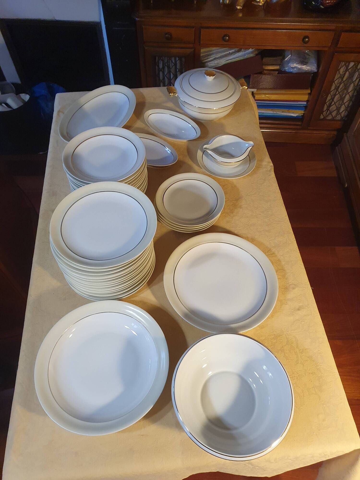 White and yellow porcelain dinner service with gold edging, Poral Limoges France