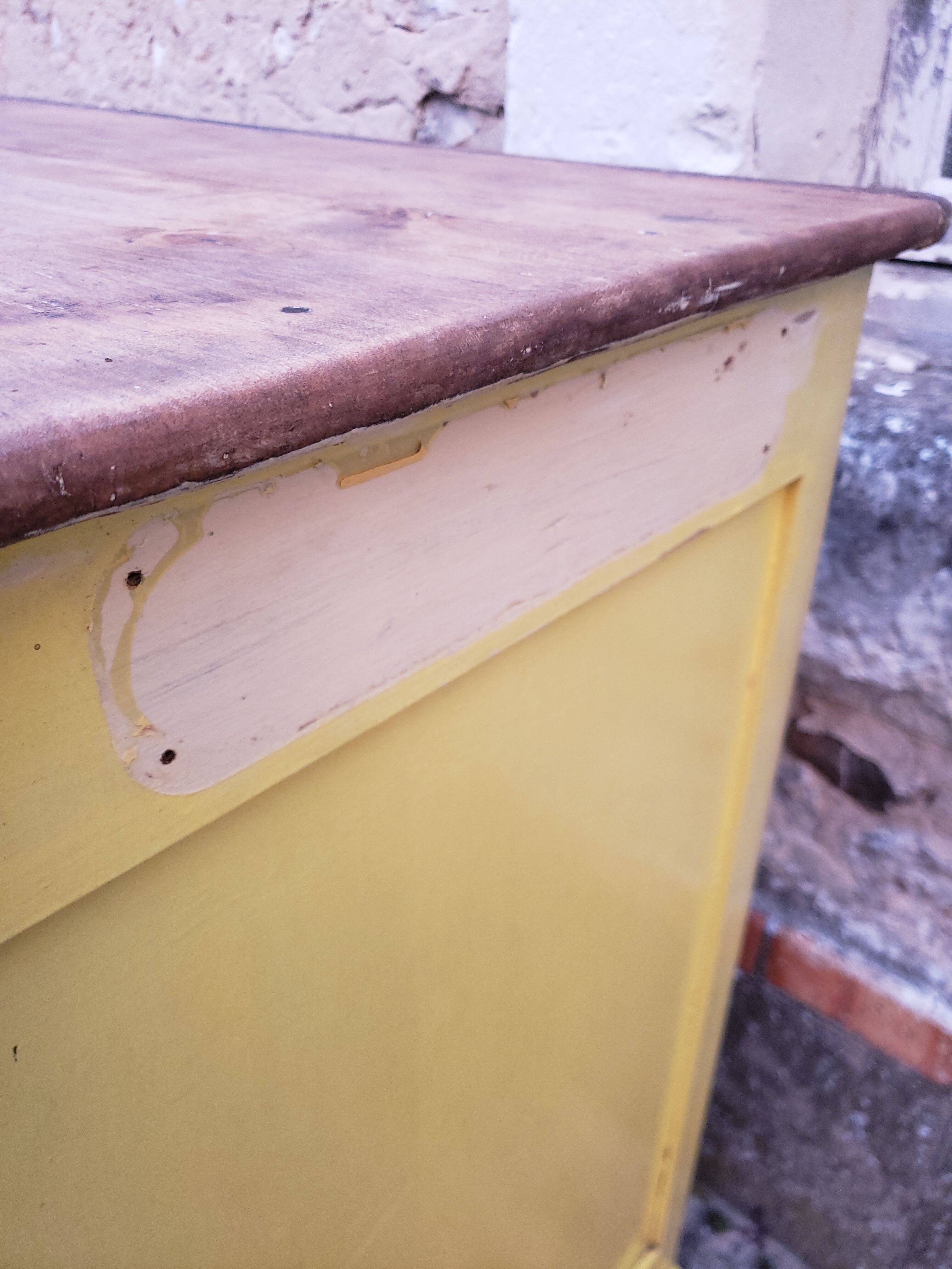 Lemon yellow country buffet