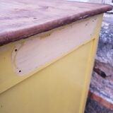 Buffet de campagne jaune citron