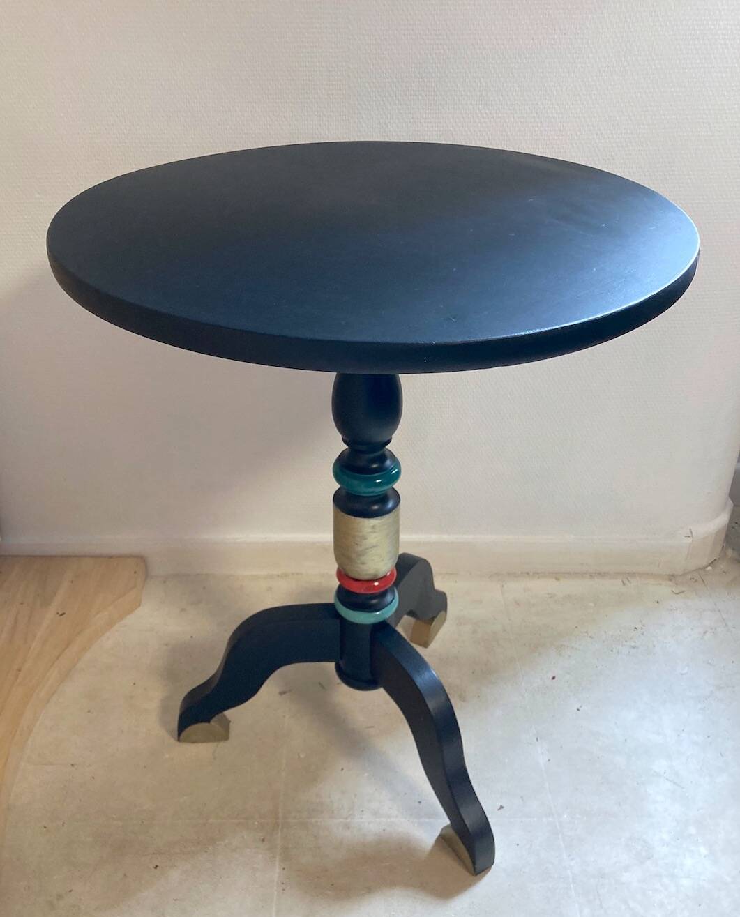 Turned wooden pedestal table