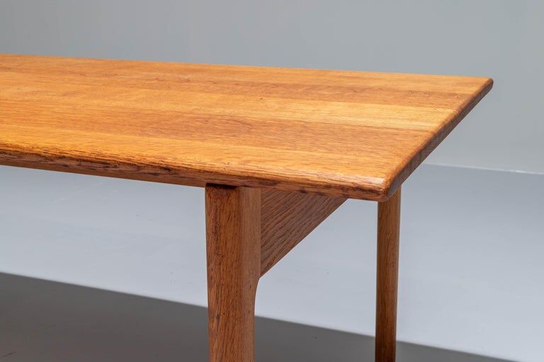Hans Wegner AT-15 coffee table by Andrea Tuck in solid oak, Denmark, 1960s