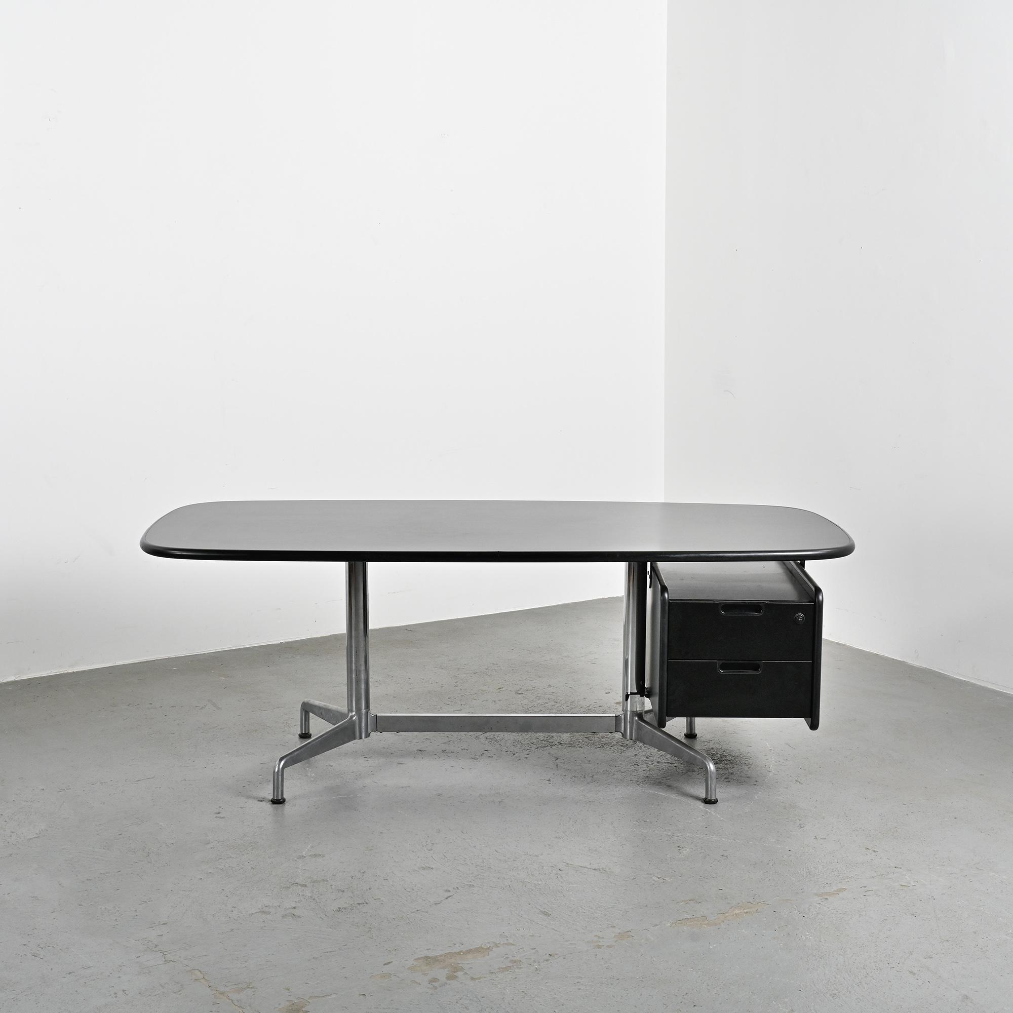 Black desk by Giancarlo Piretti for Castelli, Italy, circa 1970.