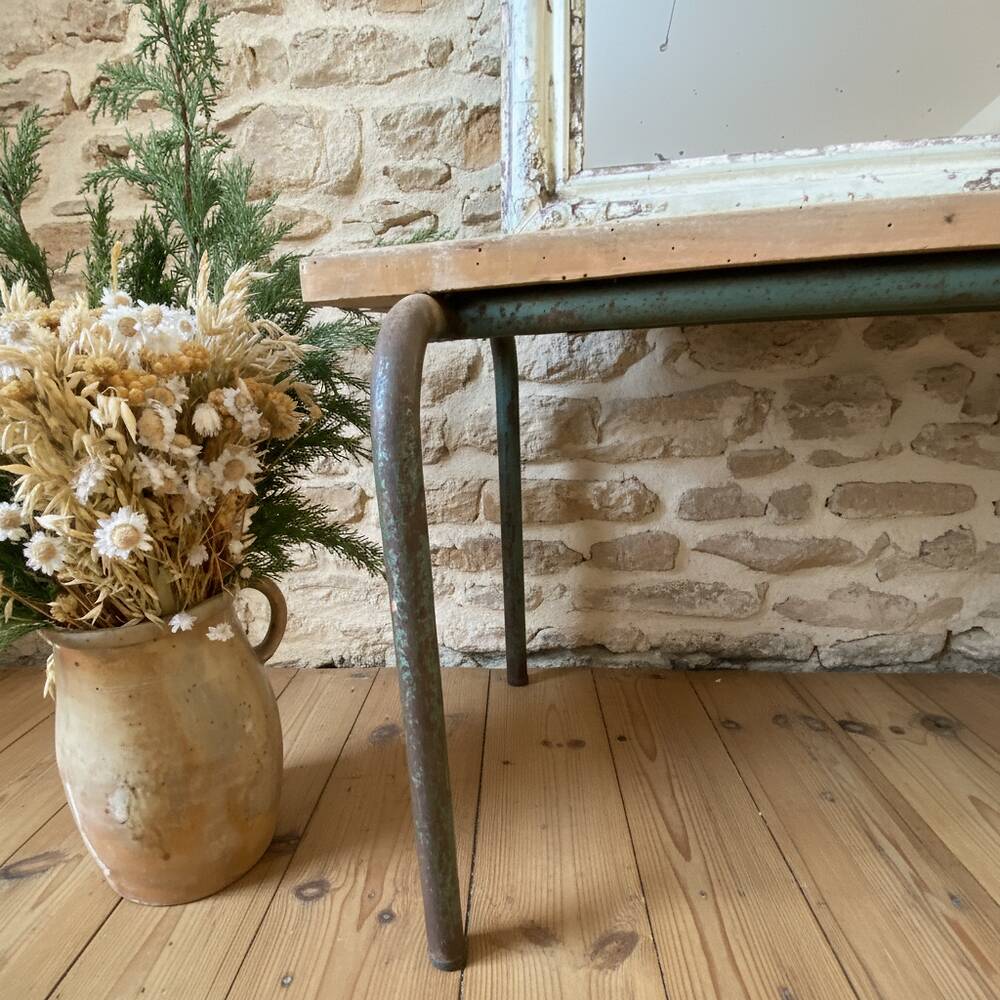 Ancien banc d’école patiné