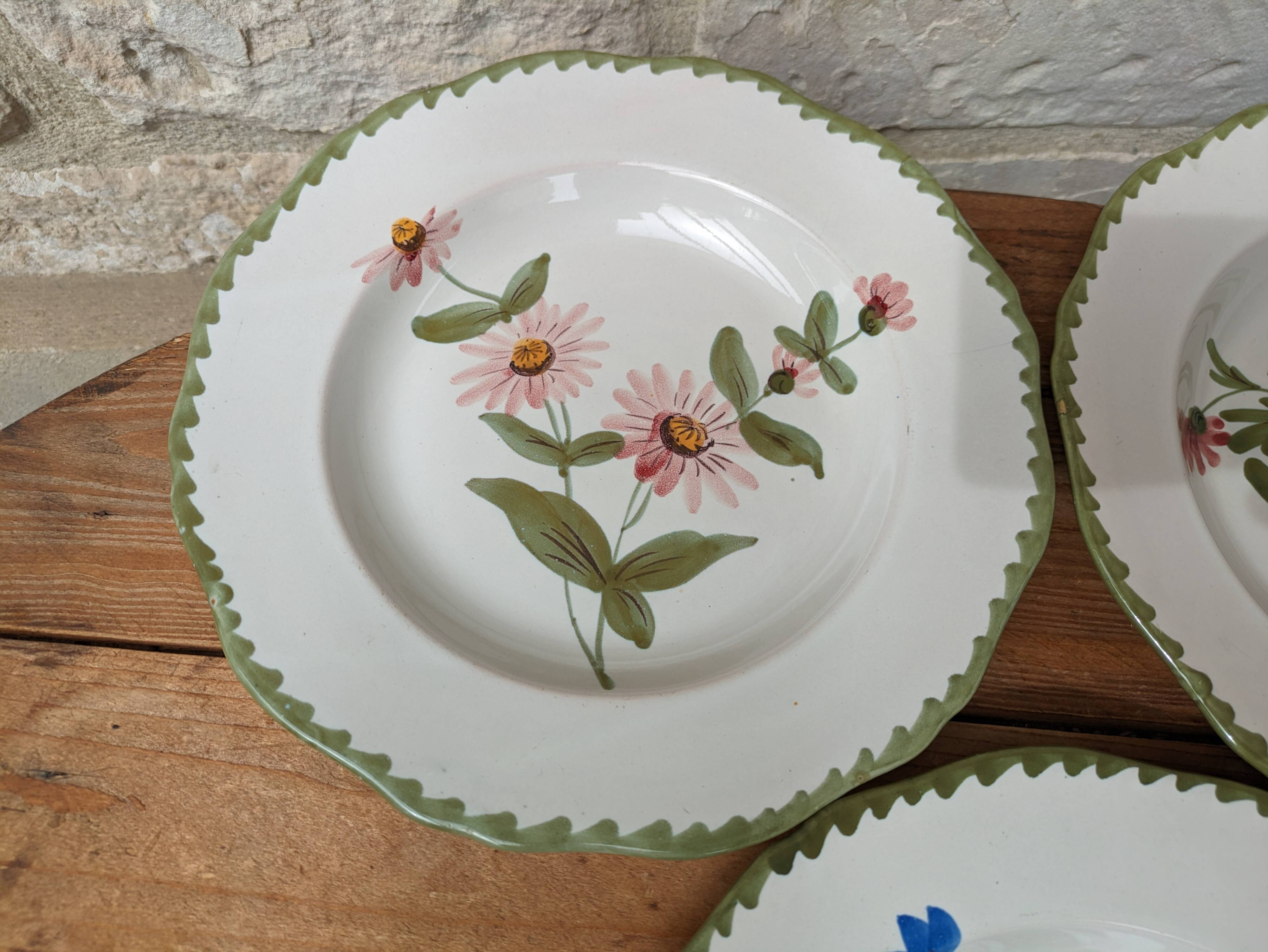 Ensemble de 3 assiettes creuses décoratives à décor floral