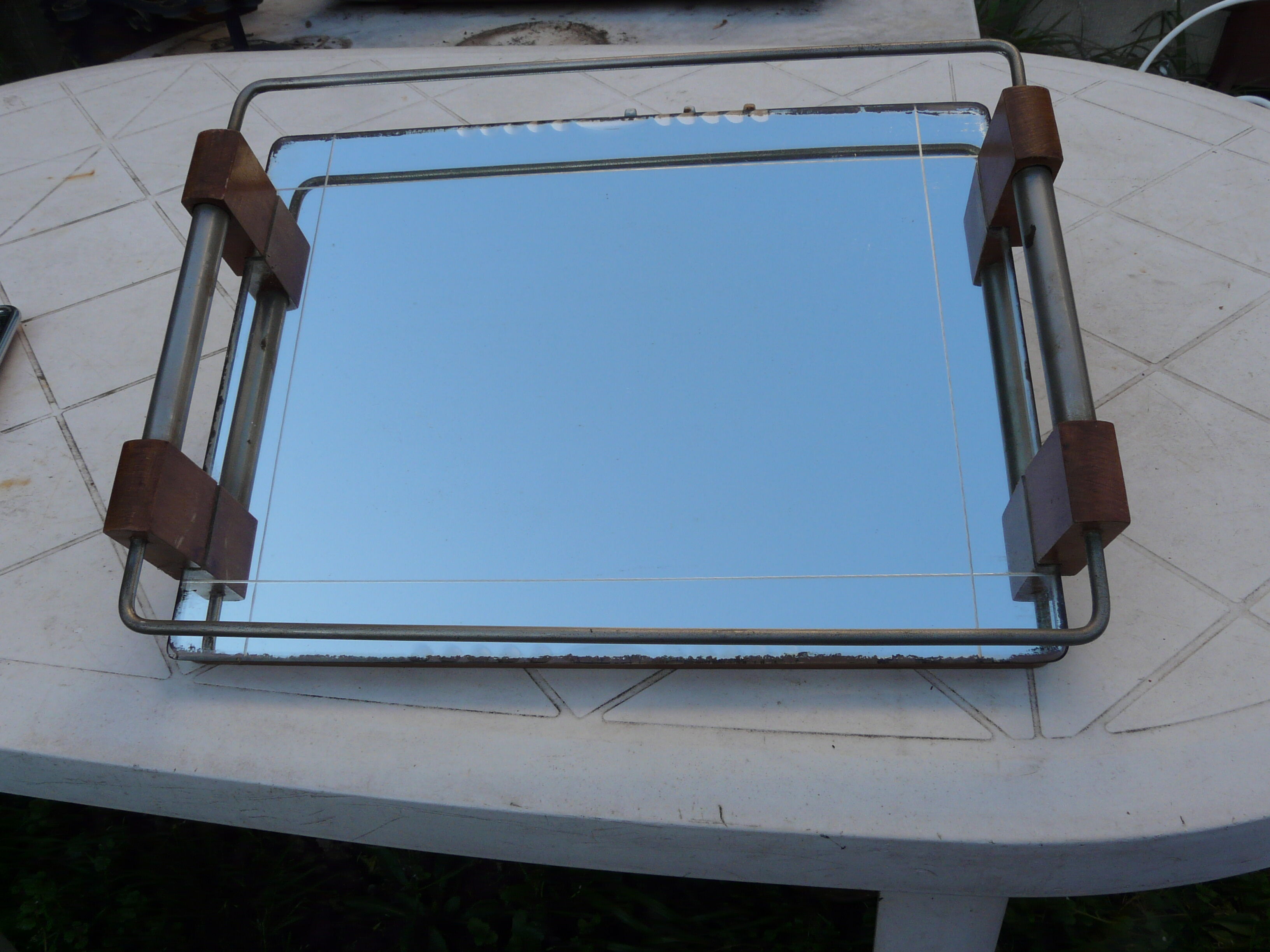 Plateau de service en bois et miroir