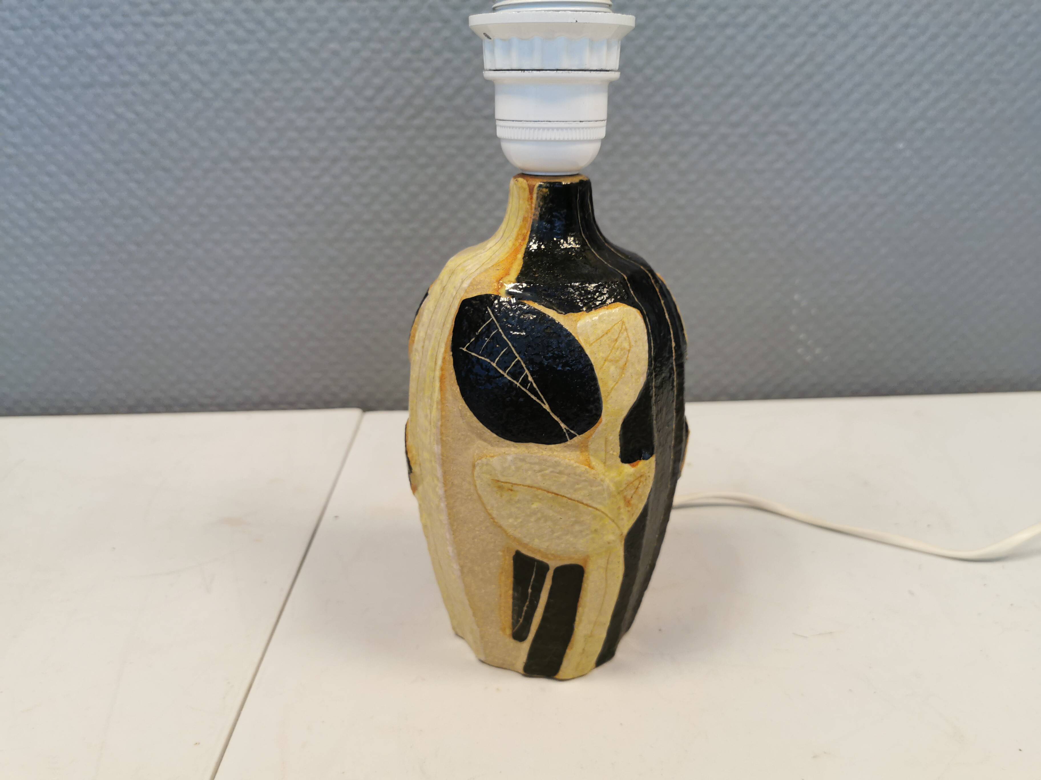 Rare tulip Søholm table lamp in ceramic by Noomi Backhausen 1970s.