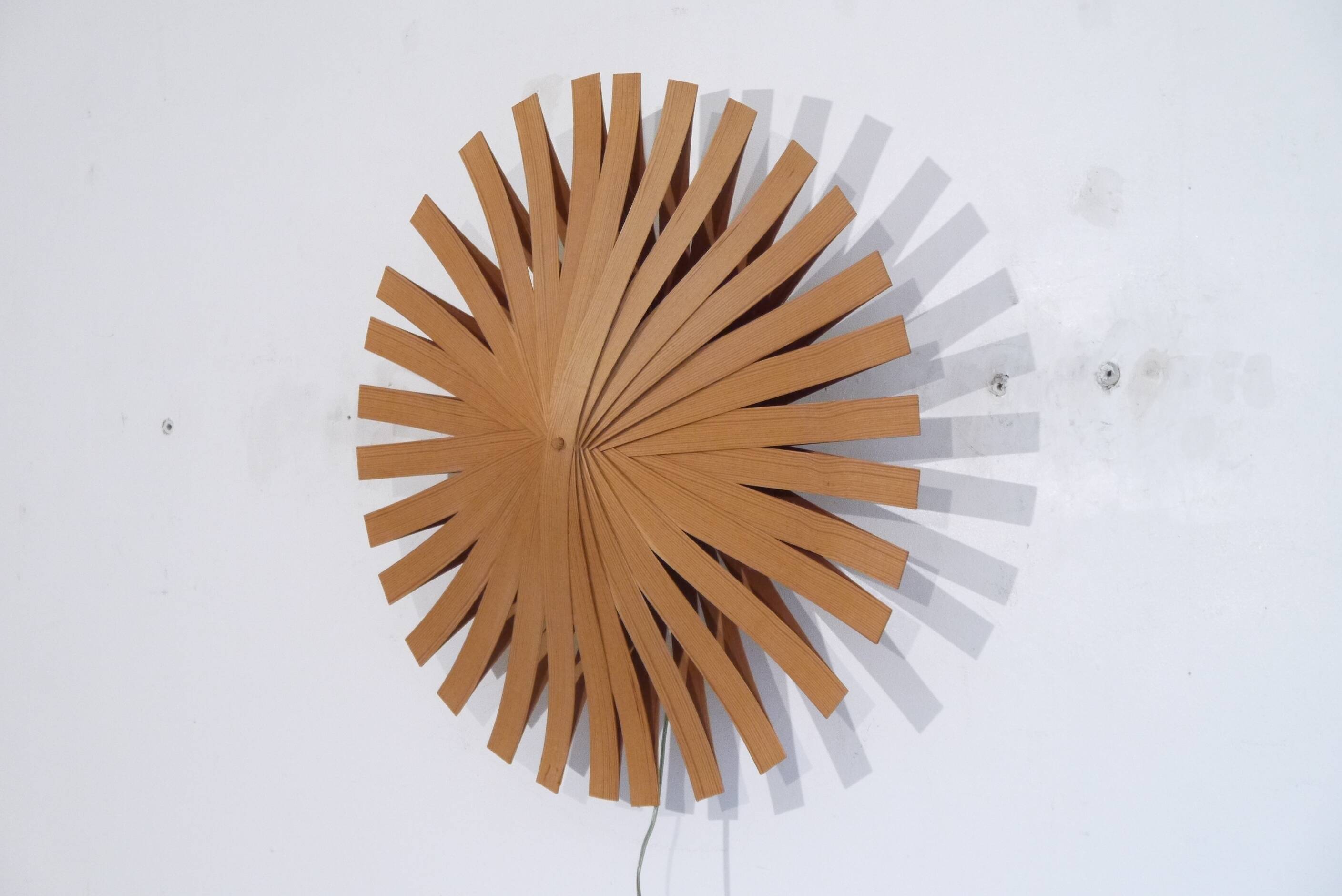 Applique soleil en bois 1960