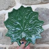 Assiette en barbotine feuille