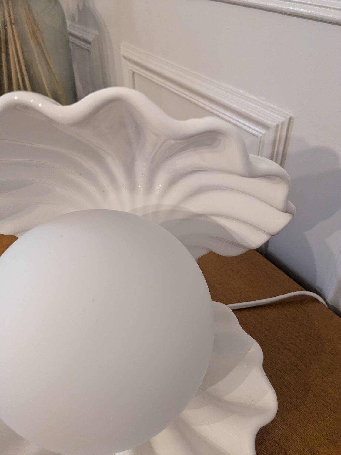 Vintage ceramic shell lamp