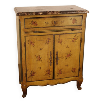 Small 19th-century chest of drawers