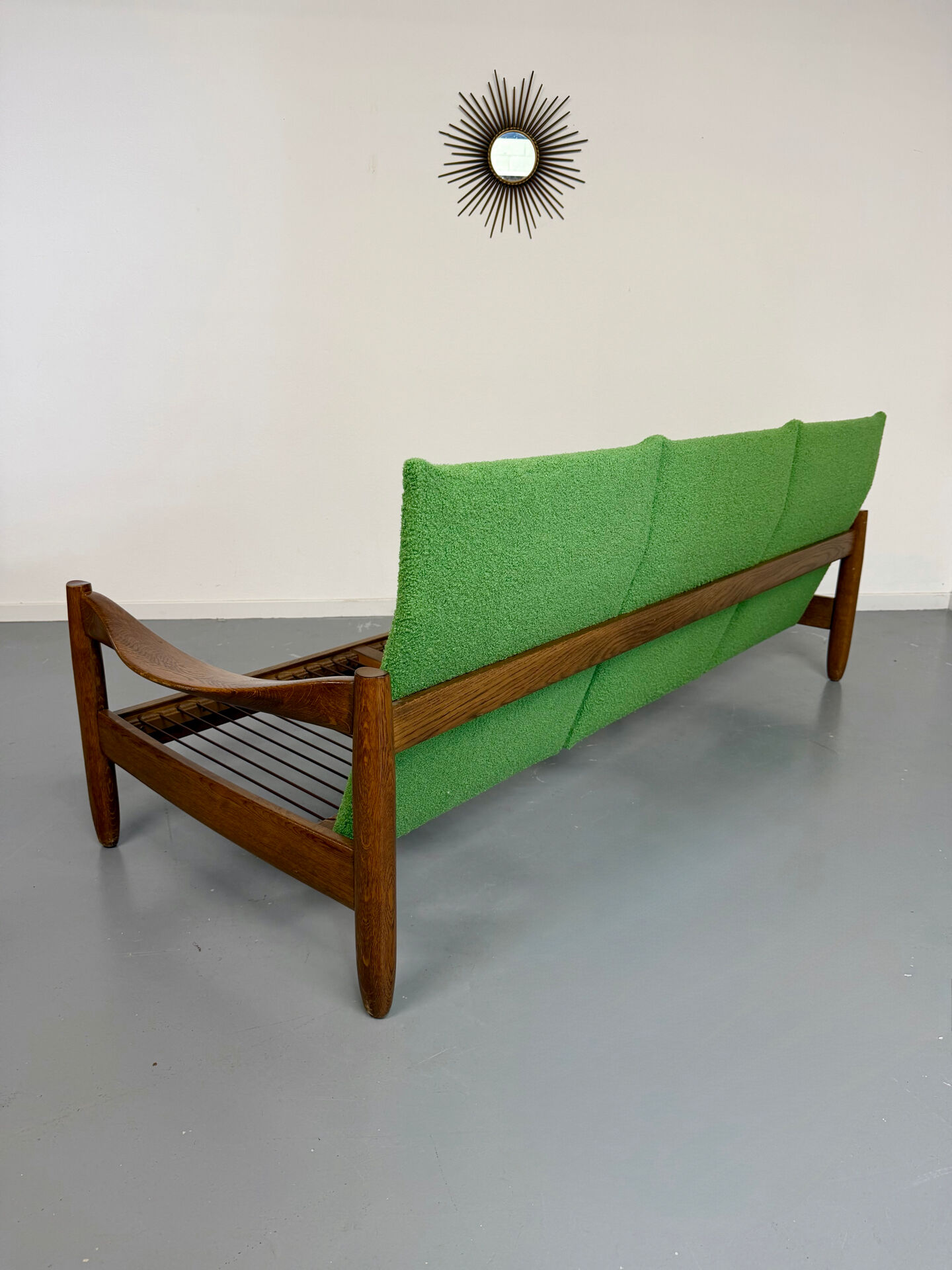 Vintage 3-seater canapé in solid oak with boucle fabric, Scandinavian design from the 70s.