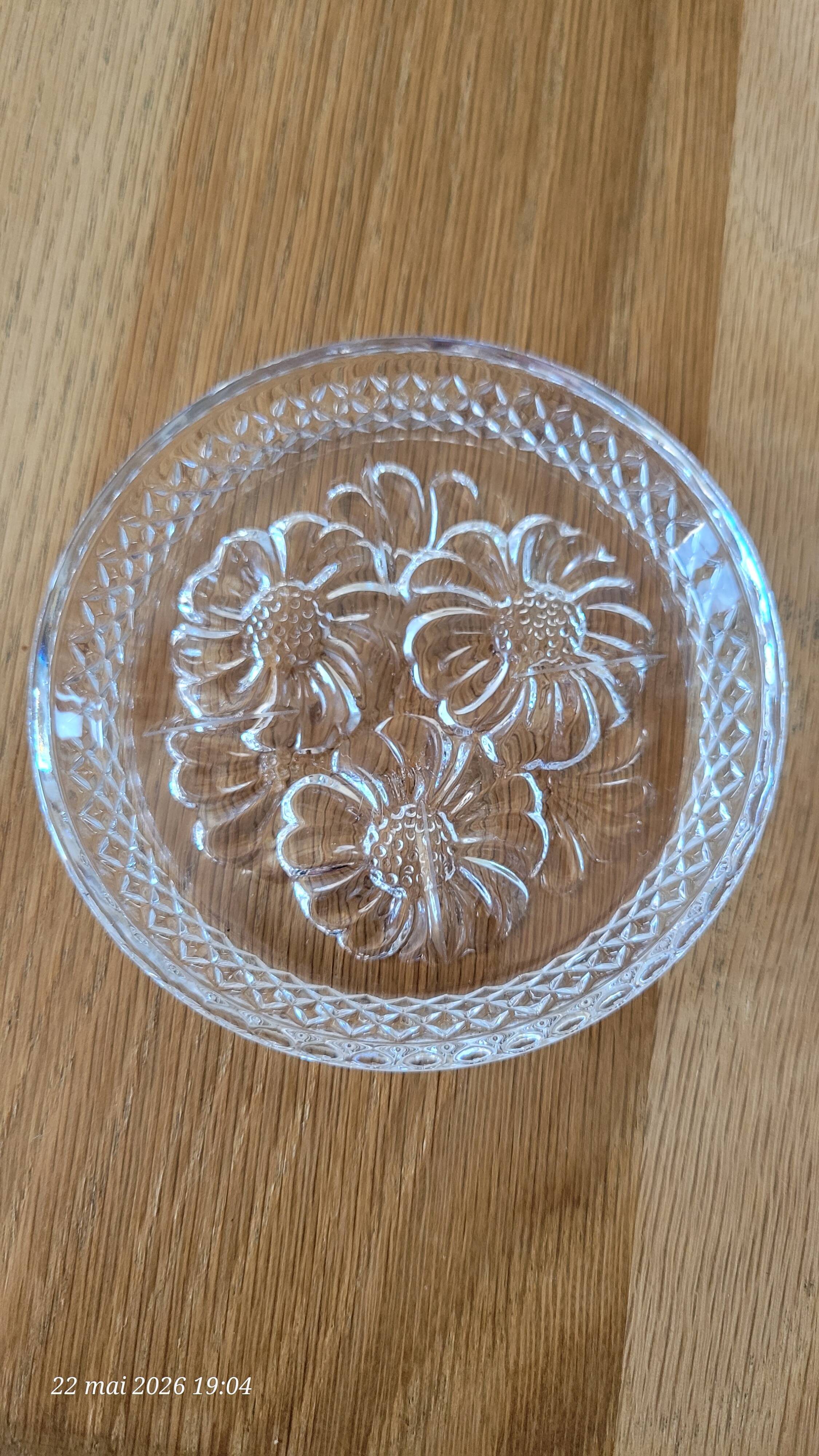5 transparent glass coasters