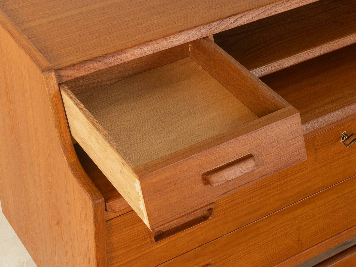 1960s bureau, Arne Wahl Iversen