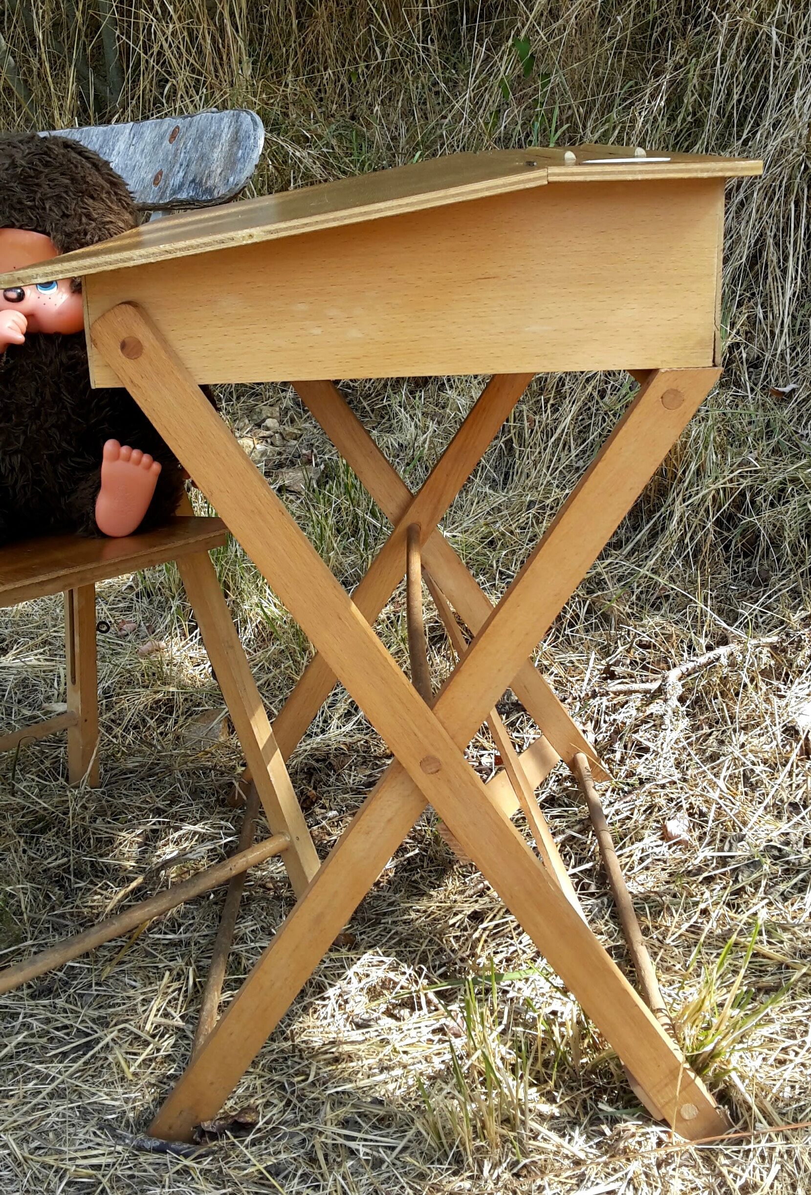 Bureau enfant en bois avec sa chaise pliante