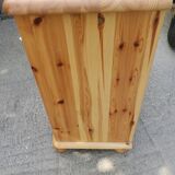Commode pin