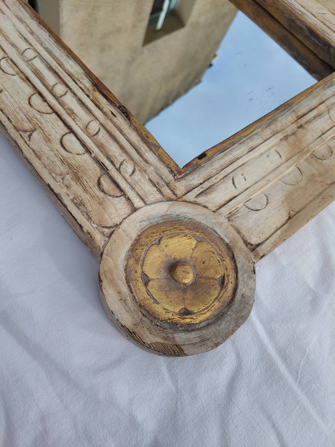Antique carved wooden mirror – Indian craftsmanship – Authentic patina