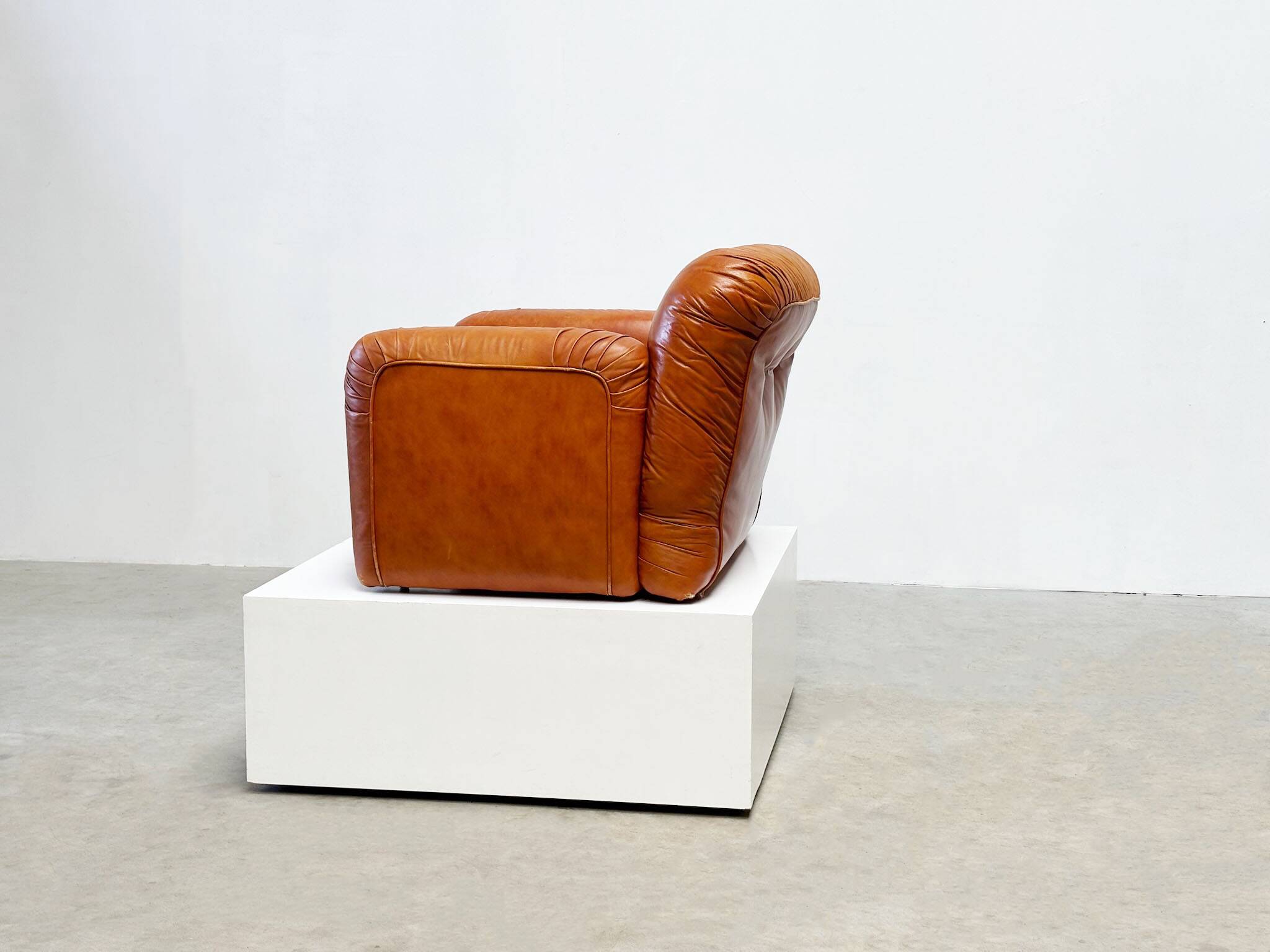 Comfortable Italian lounge chair