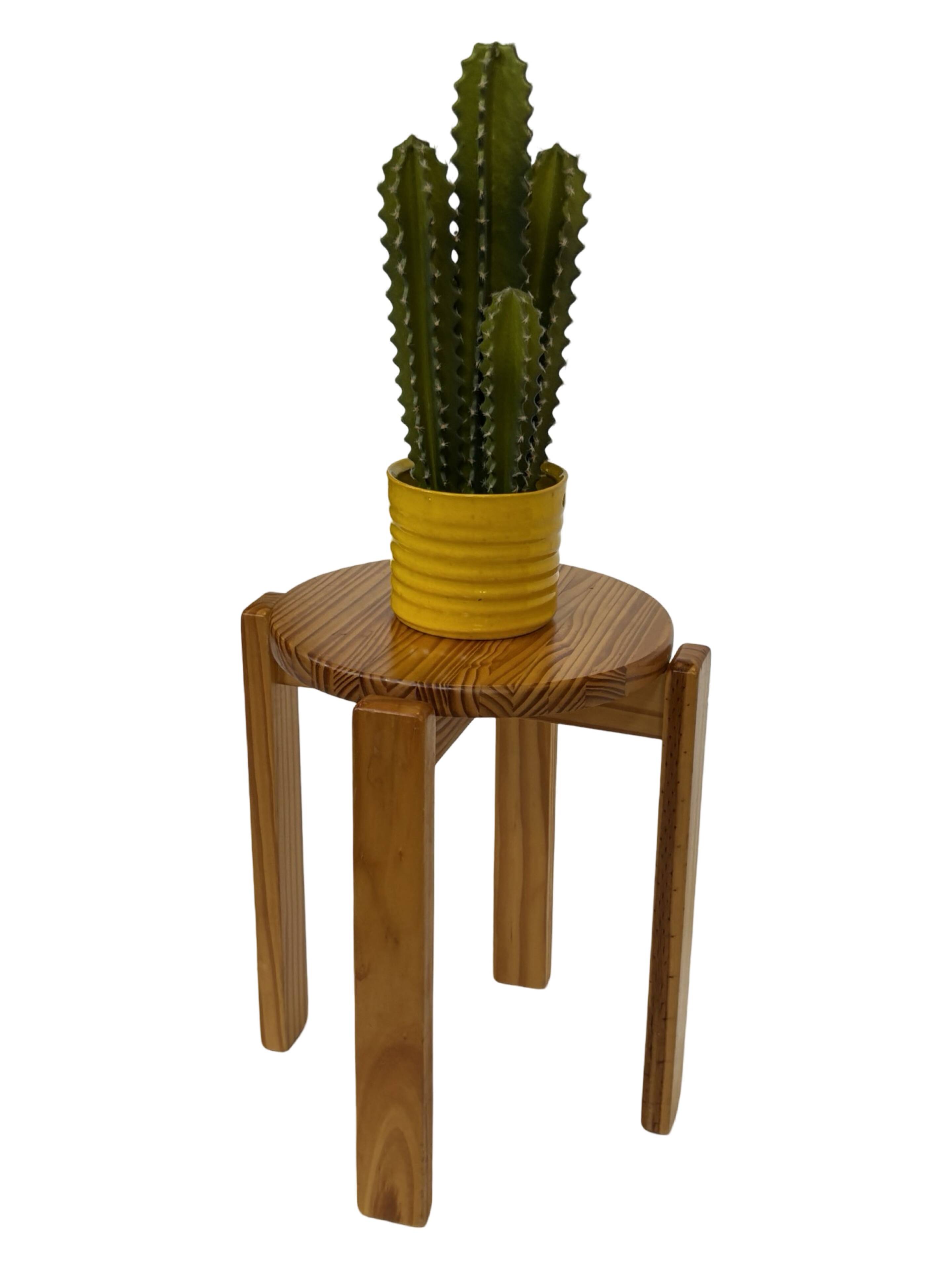 Mid century pinewood stool, 1960s minimalistic design
