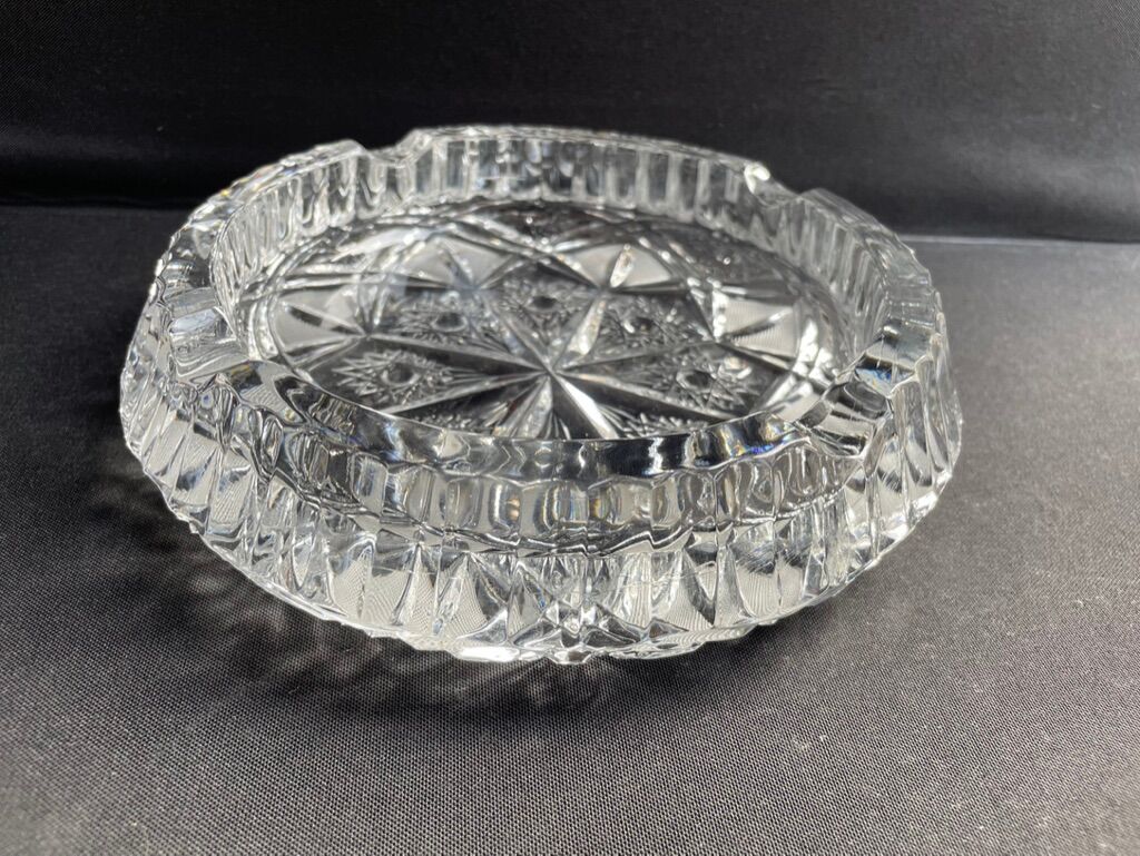 Large cut crystal ashtray – Mid-twentieth century