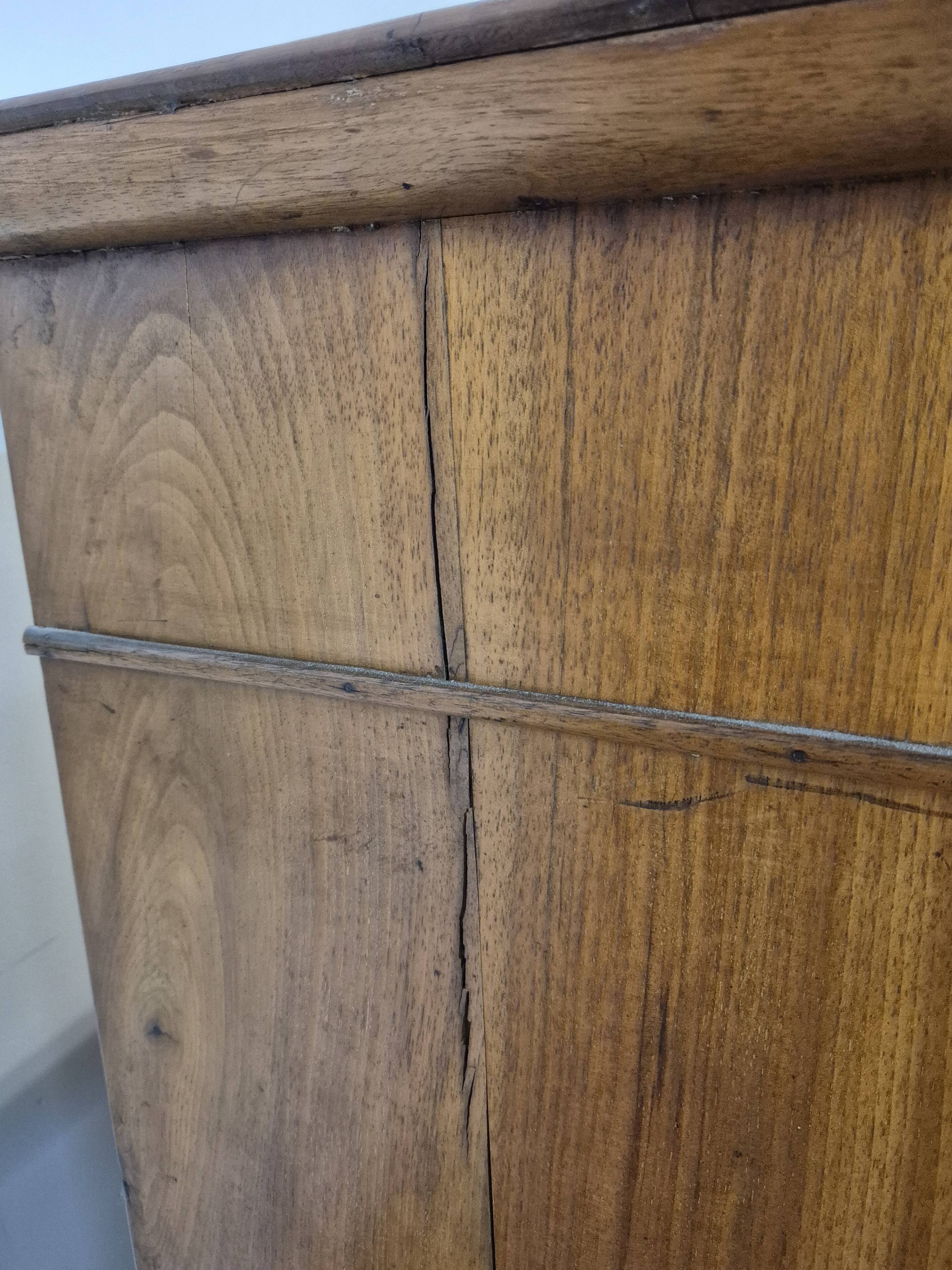 Louis Philippe style commode in walnut burl veneer.