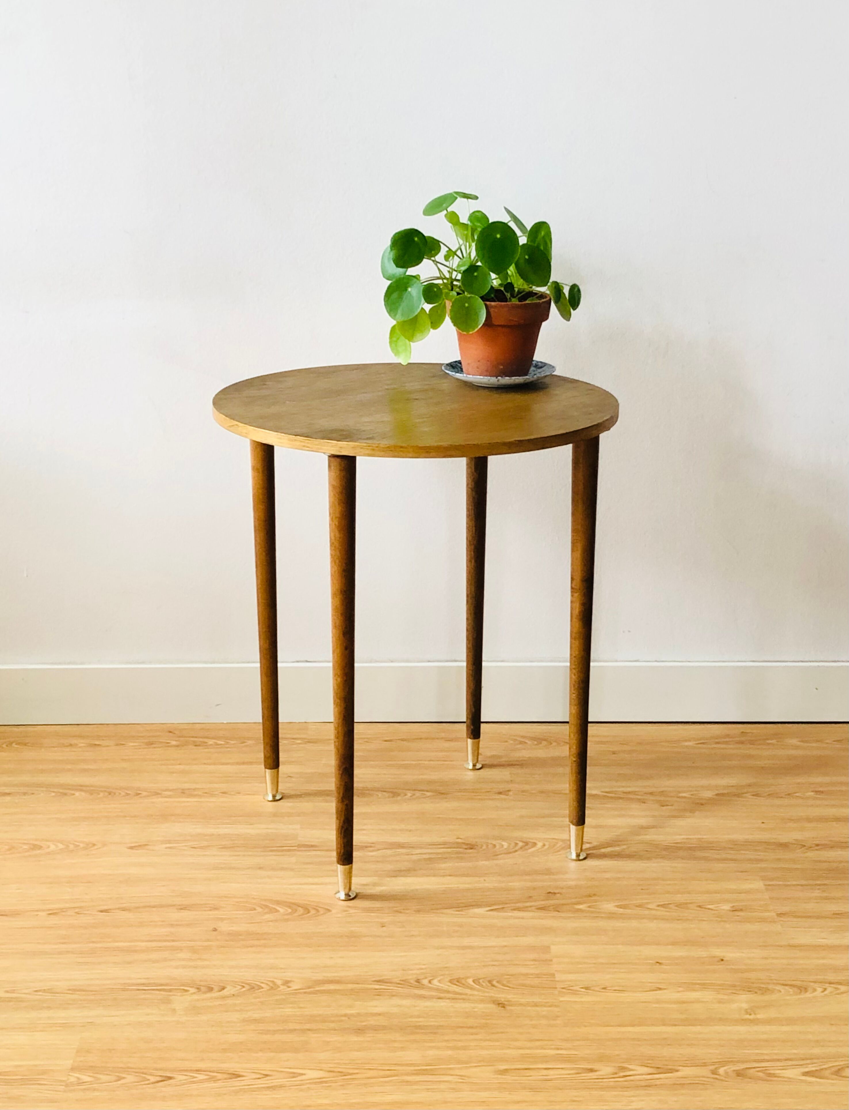 Side table vintage tapered legs 1950