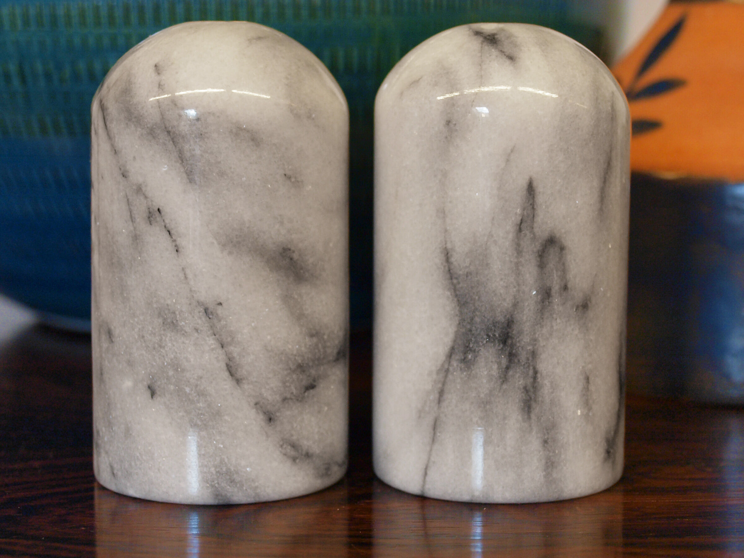 Salt and pepper shaker in Carrara marble