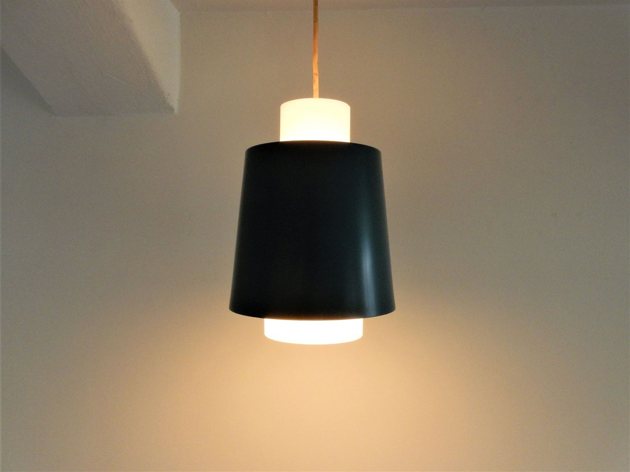 Suspension vintage en verre opalin 1960s