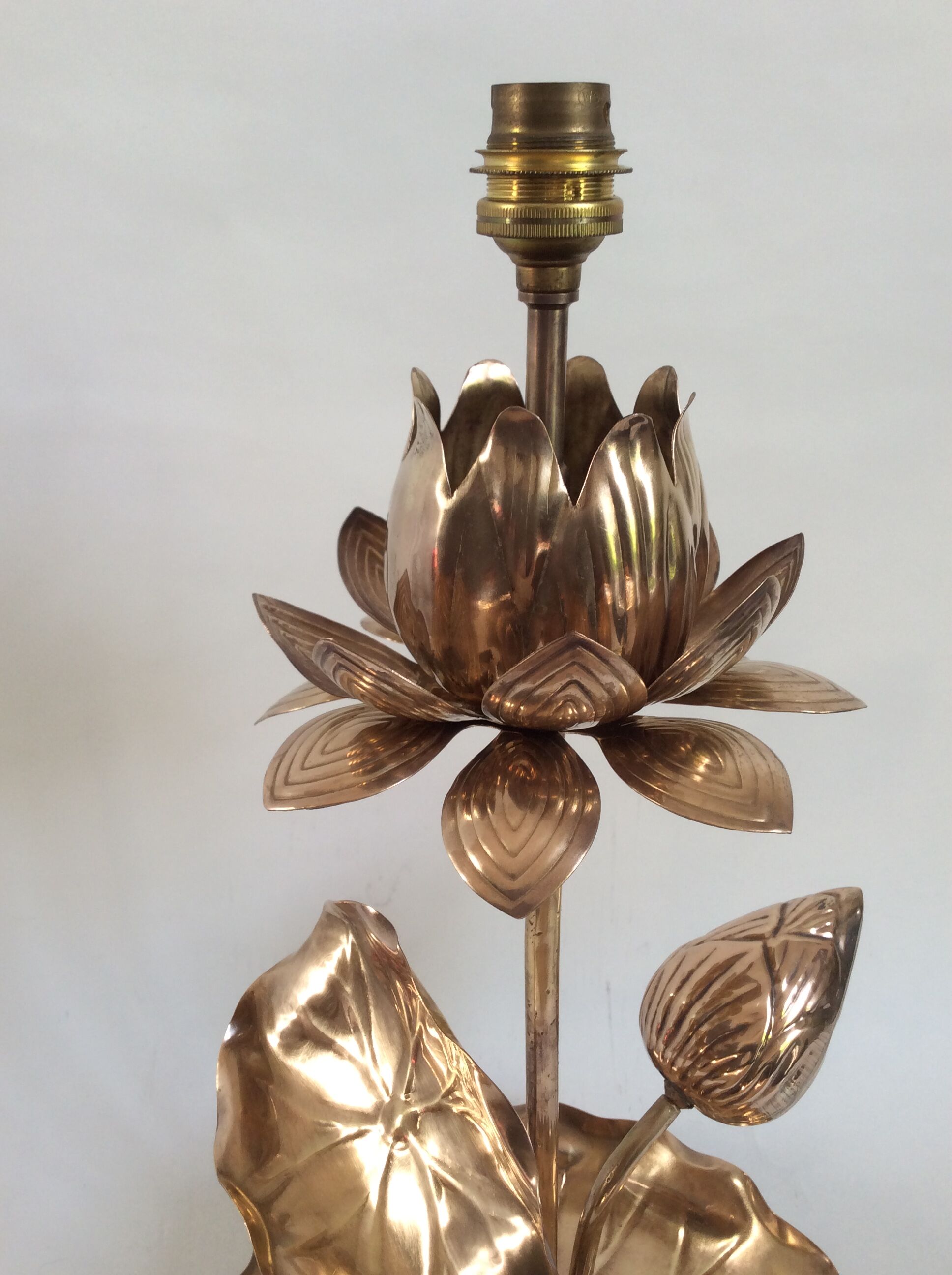 Hollywood Regency-style "lotus flower" lamp foot