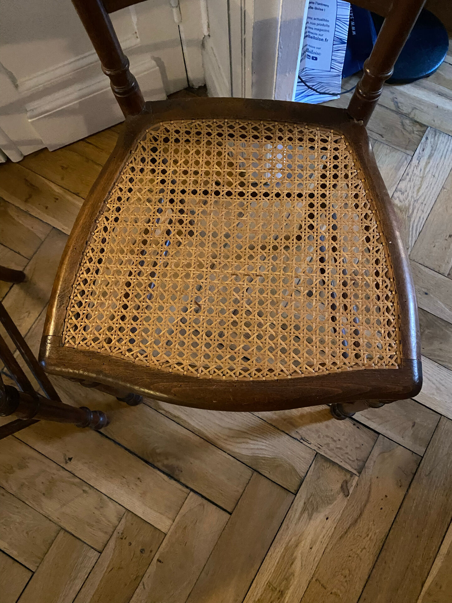 2 chaises d'appoint Napoléon III en noyer et cannage parfait –