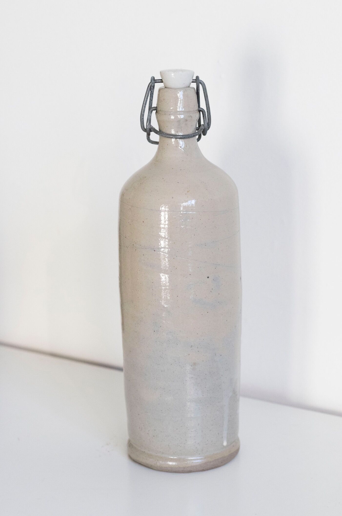 Bottle of enamelled stoneware hot water bottle