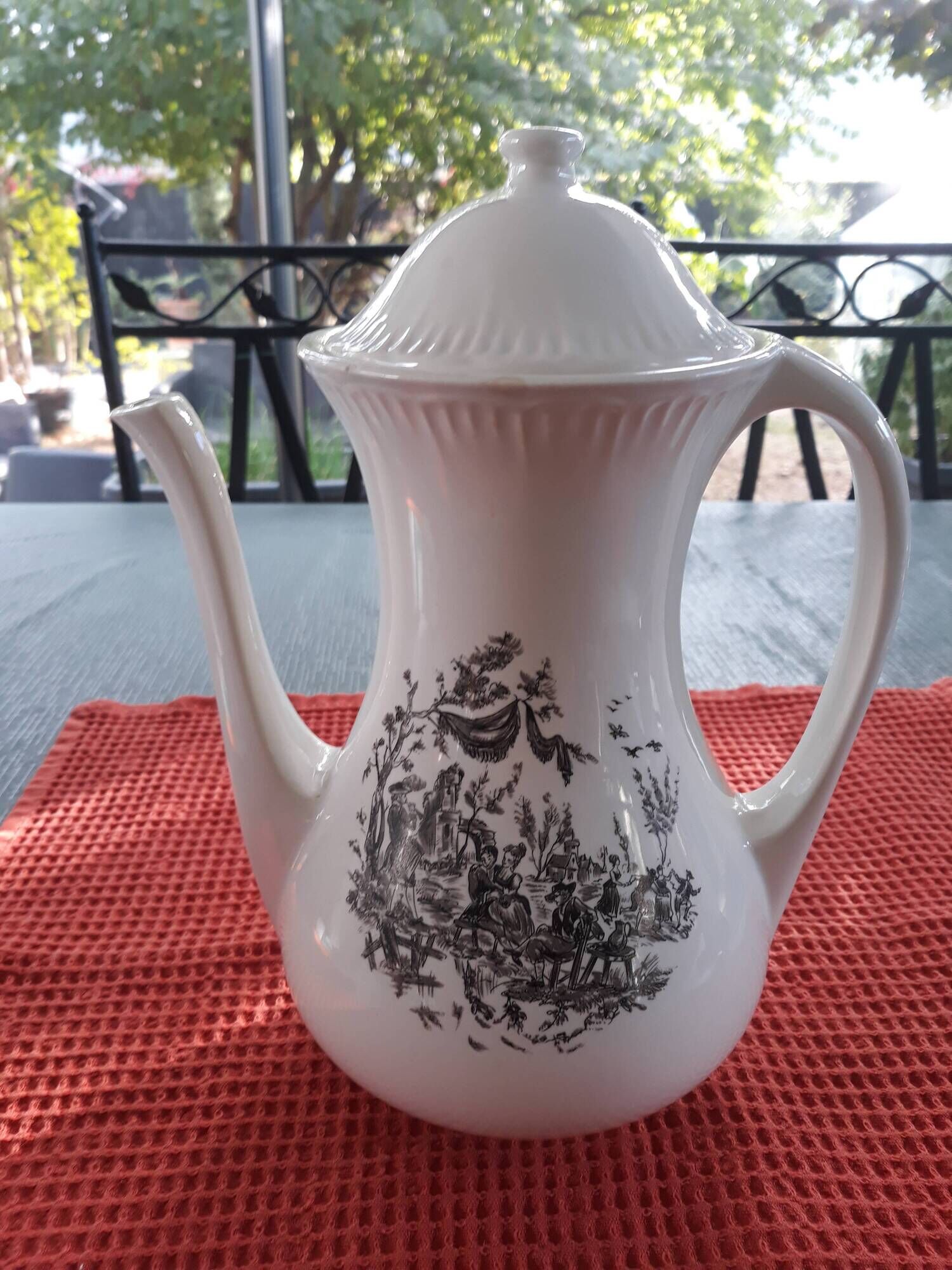 Digoin Sarreguemines coffee pot with a toile de Jouy pattern.