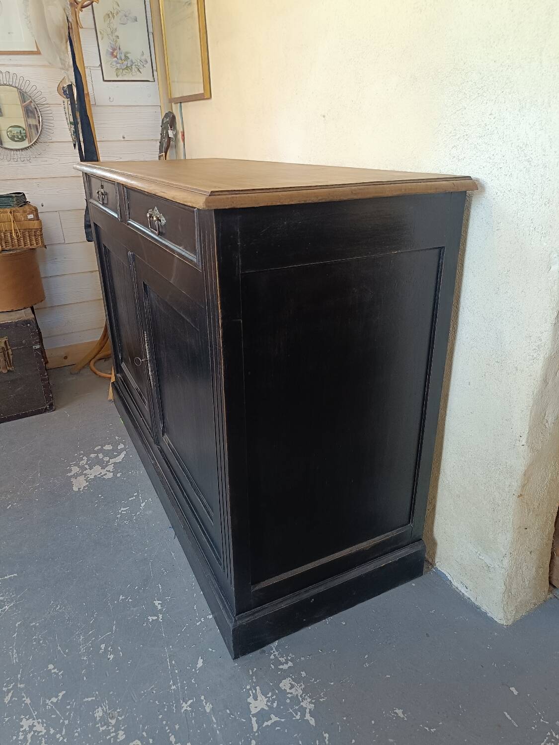 Black buffet