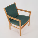 Armchair design J147 by Erik Ole Jørgensen of Tarm Stole & Møbelfabrik.