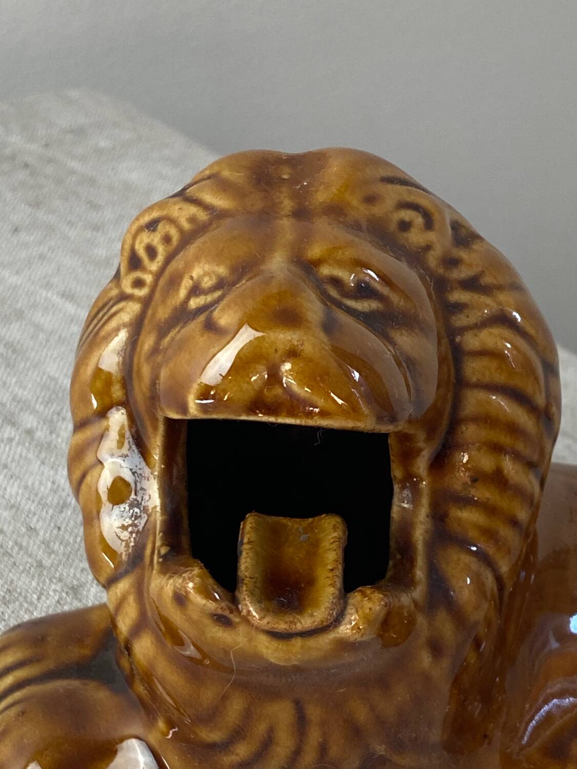 Ceramic lion ashtray