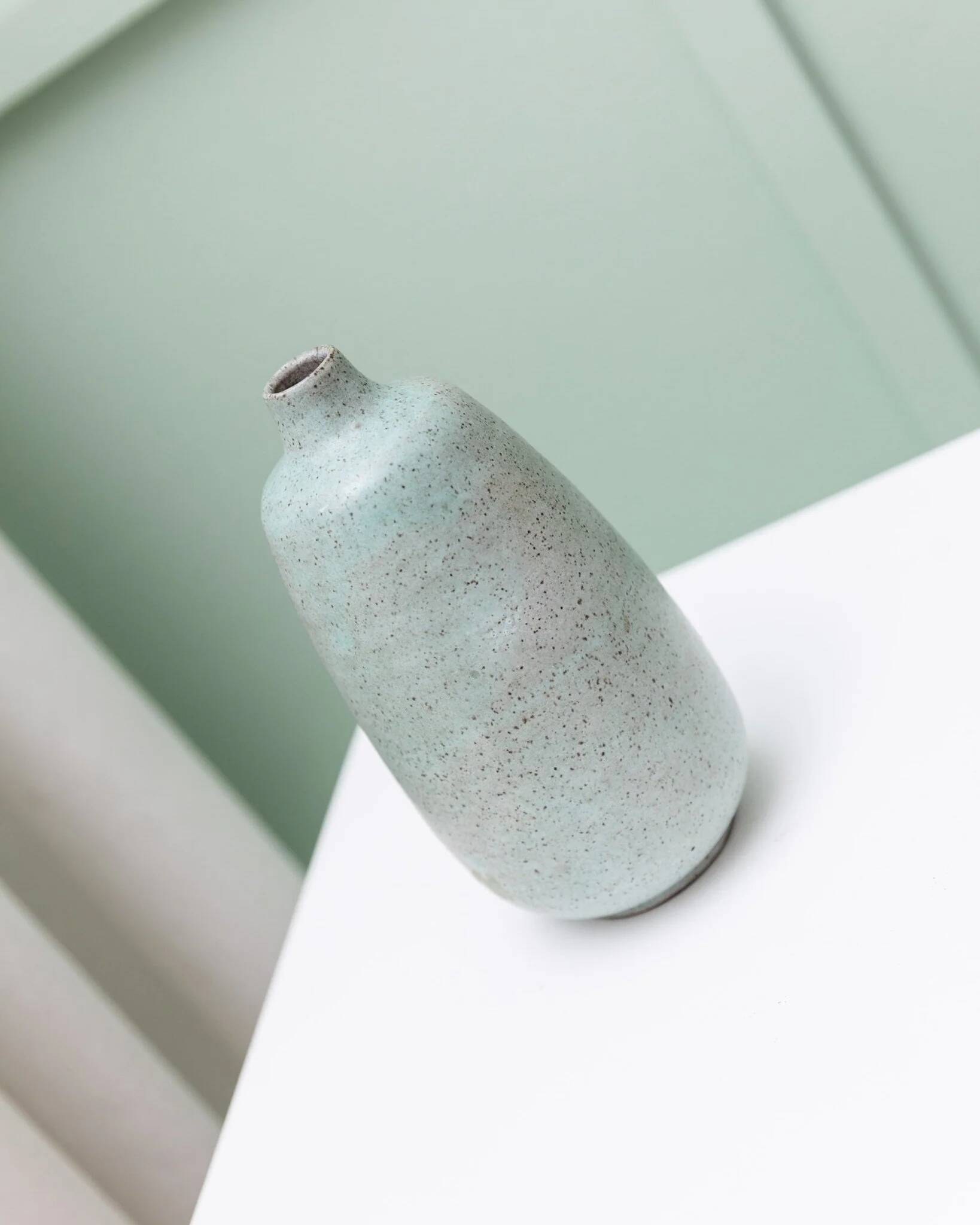 Vase en grès menthe par Carl Fischer pour PGH Bürgel – Céramique de studio organique du milieu du siècle, années 1960