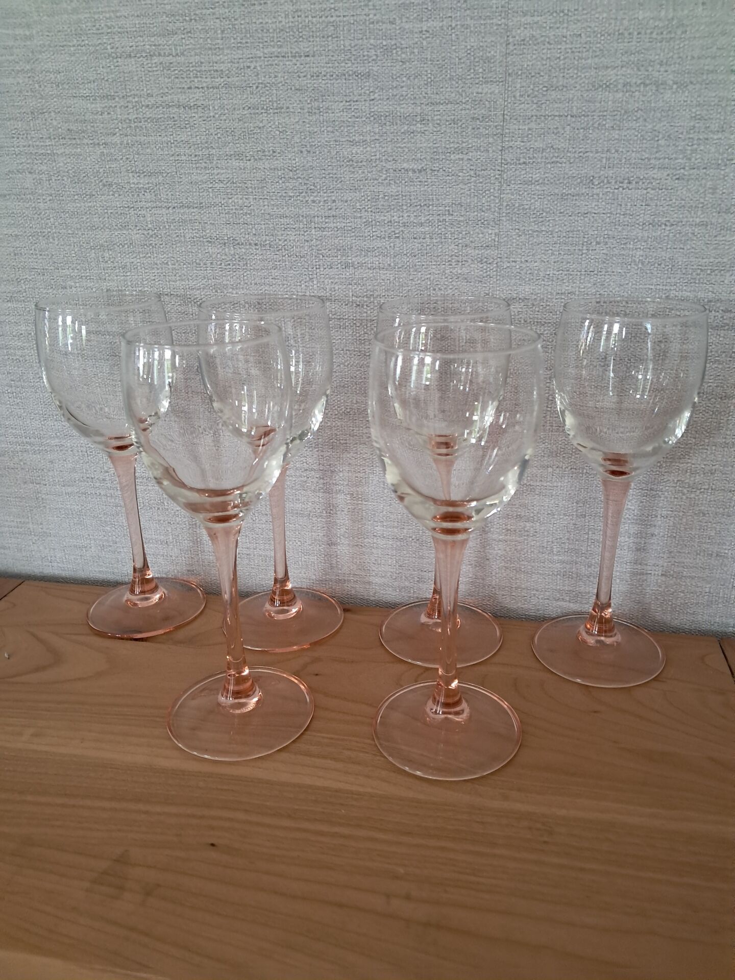 6 Luminarc wine glasses with pink stems from the 1980s.