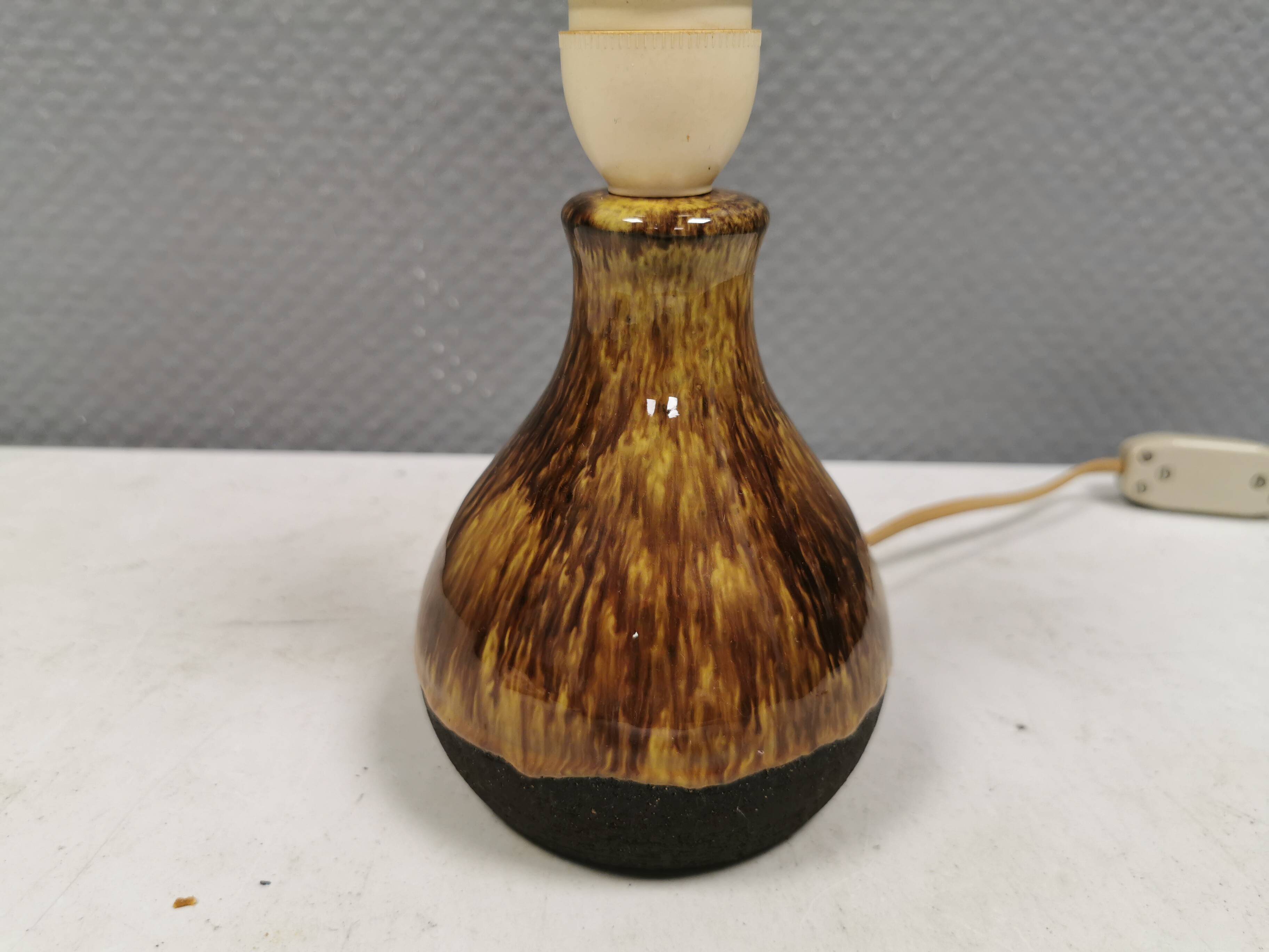 Petite lampe de table en céramique avec émail 'lava' de la céramique Danske Belka, 1970.