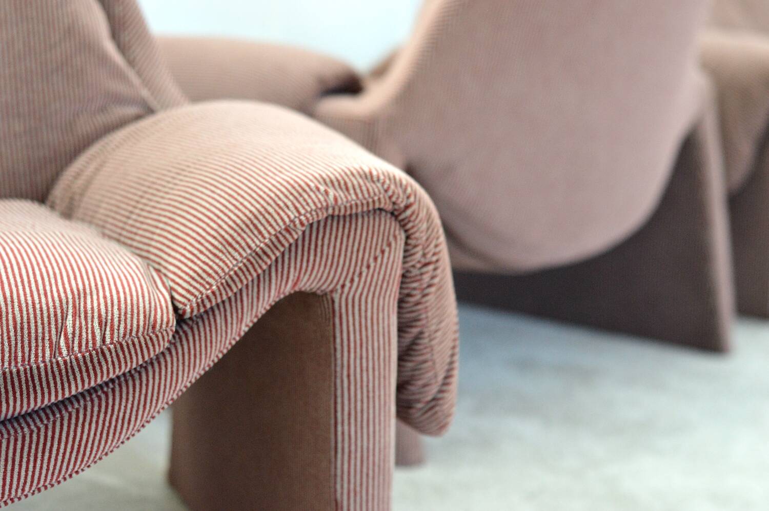 Pair of P60 armchairs by Vittorio Introini for Saporiti