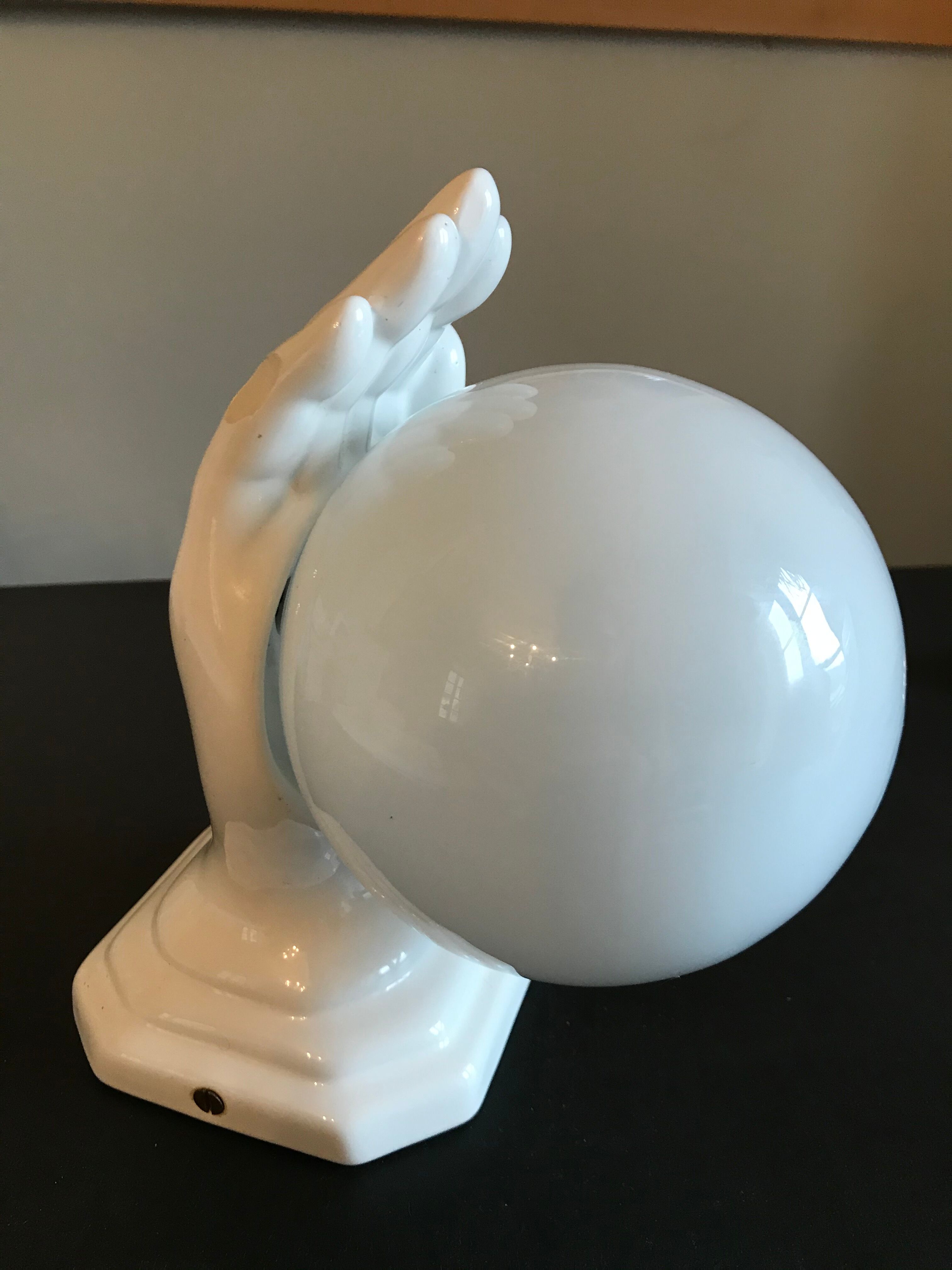 Apply hand in earthenware