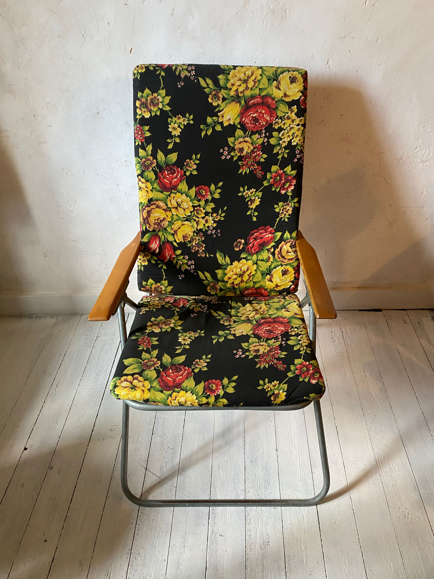Vintage folding deckchair