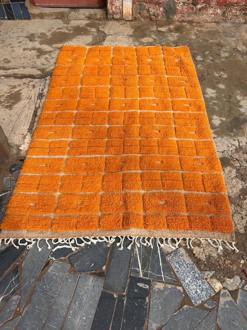 Beni Ouraine rug in natural wool, orange, size 150/250 cm.