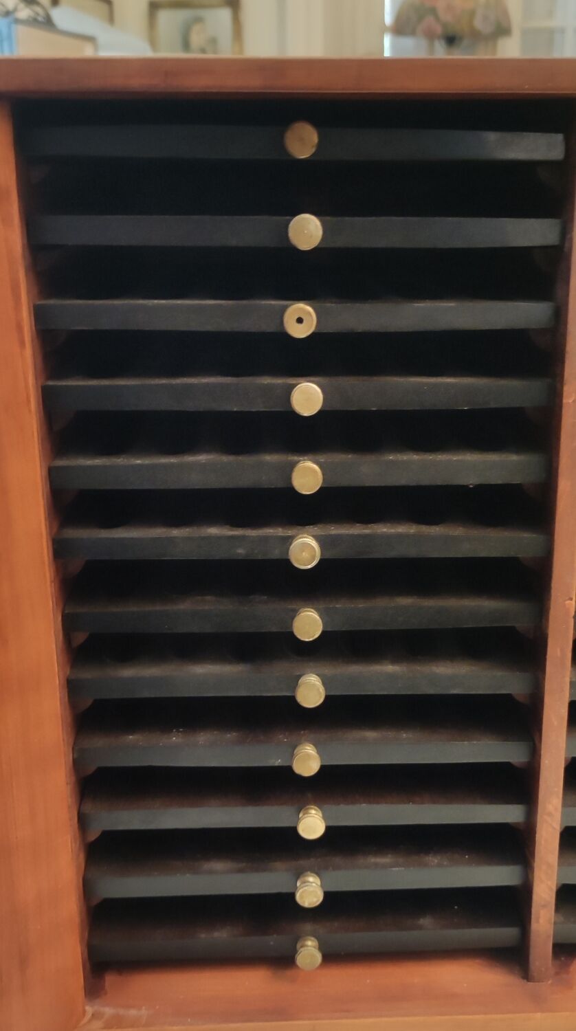 Cigar humidor cabinet